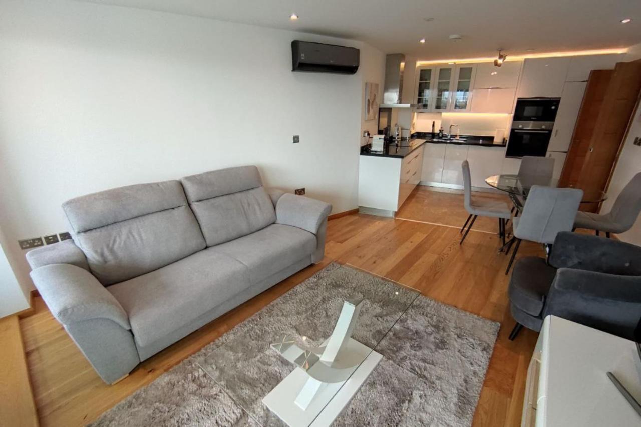 Seaside Serenity Oasis - High Floor - Stunning Views ยิบรอลตาร์ ภายนอก รูปภาพ