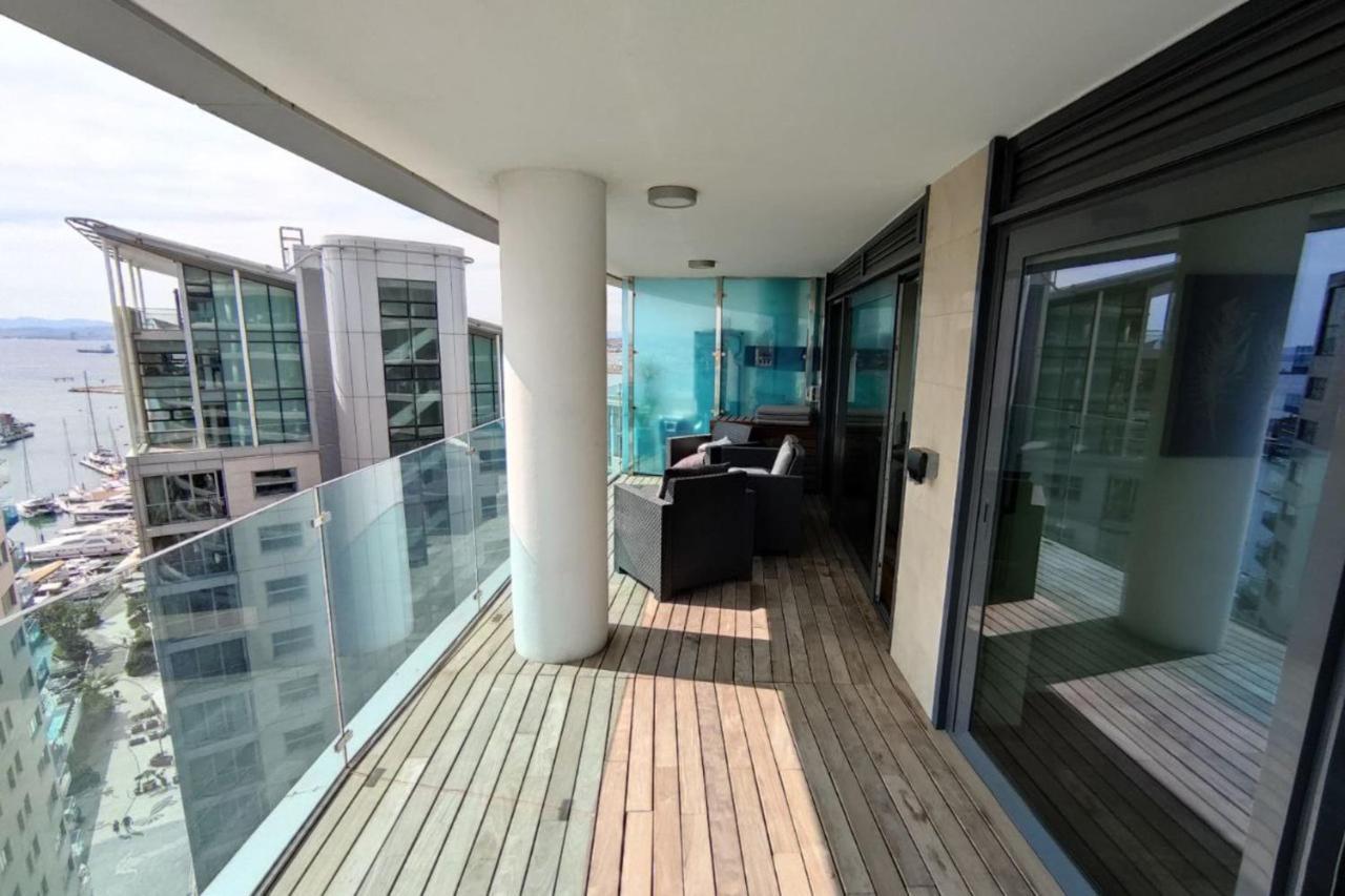 Seaside Serenity Oasis - High Floor - Stunning Views ยิบรอลตาร์ ภายนอก รูปภาพ