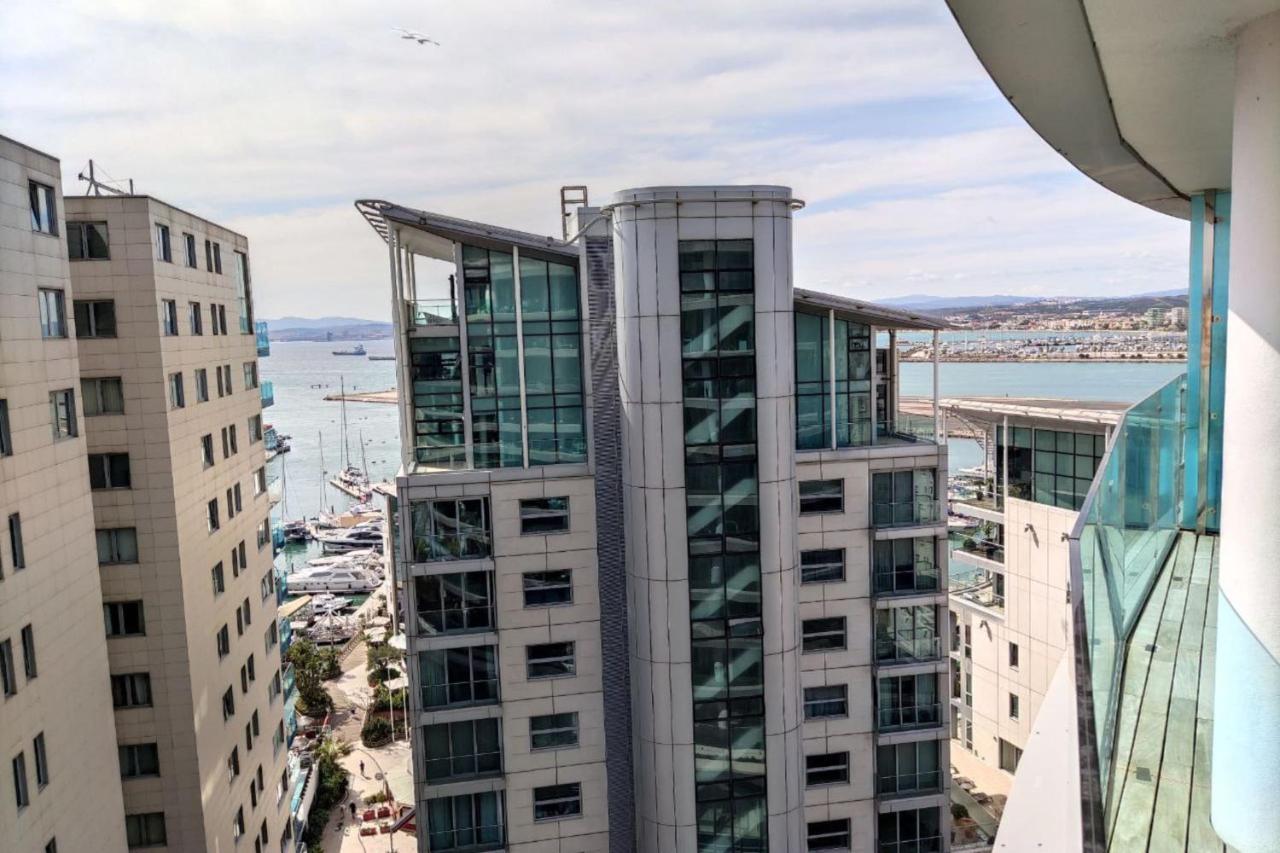 Seaside Serenity Oasis - High Floor - Stunning Views ยิบรอลตาร์ ภายนอก รูปภาพ