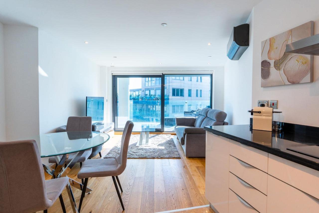 Seaside Serenity Oasis - High Floor - Stunning Views ยิบรอลตาร์ ภายนอก รูปภาพ