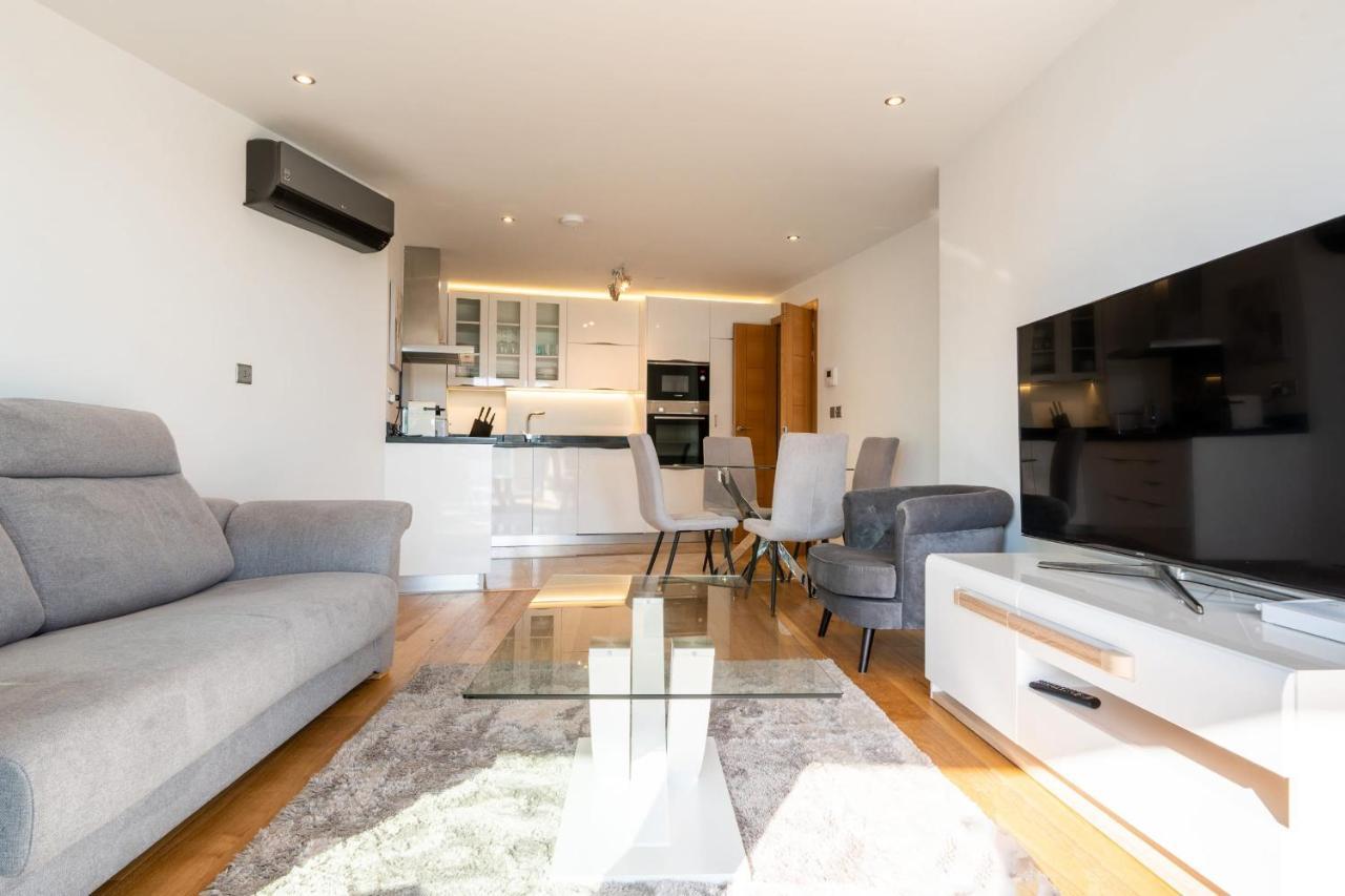 Seaside Serenity Oasis - High Floor - Stunning Views ยิบรอลตาร์ ภายนอก รูปภาพ