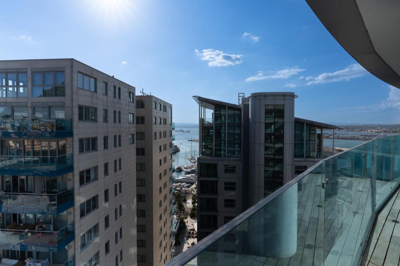 Seaside Serenity Oasis - High Floor - Stunning Views ยิบรอลตาร์ ภายนอก รูปภาพ