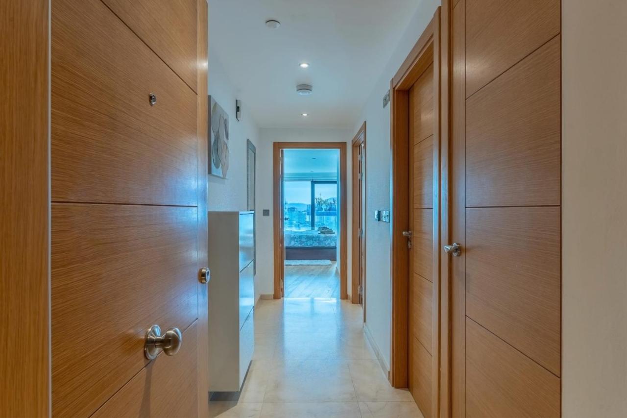 Seaside Serenity Oasis - High Floor - Stunning Views ยิบรอลตาร์ ภายนอก รูปภาพ