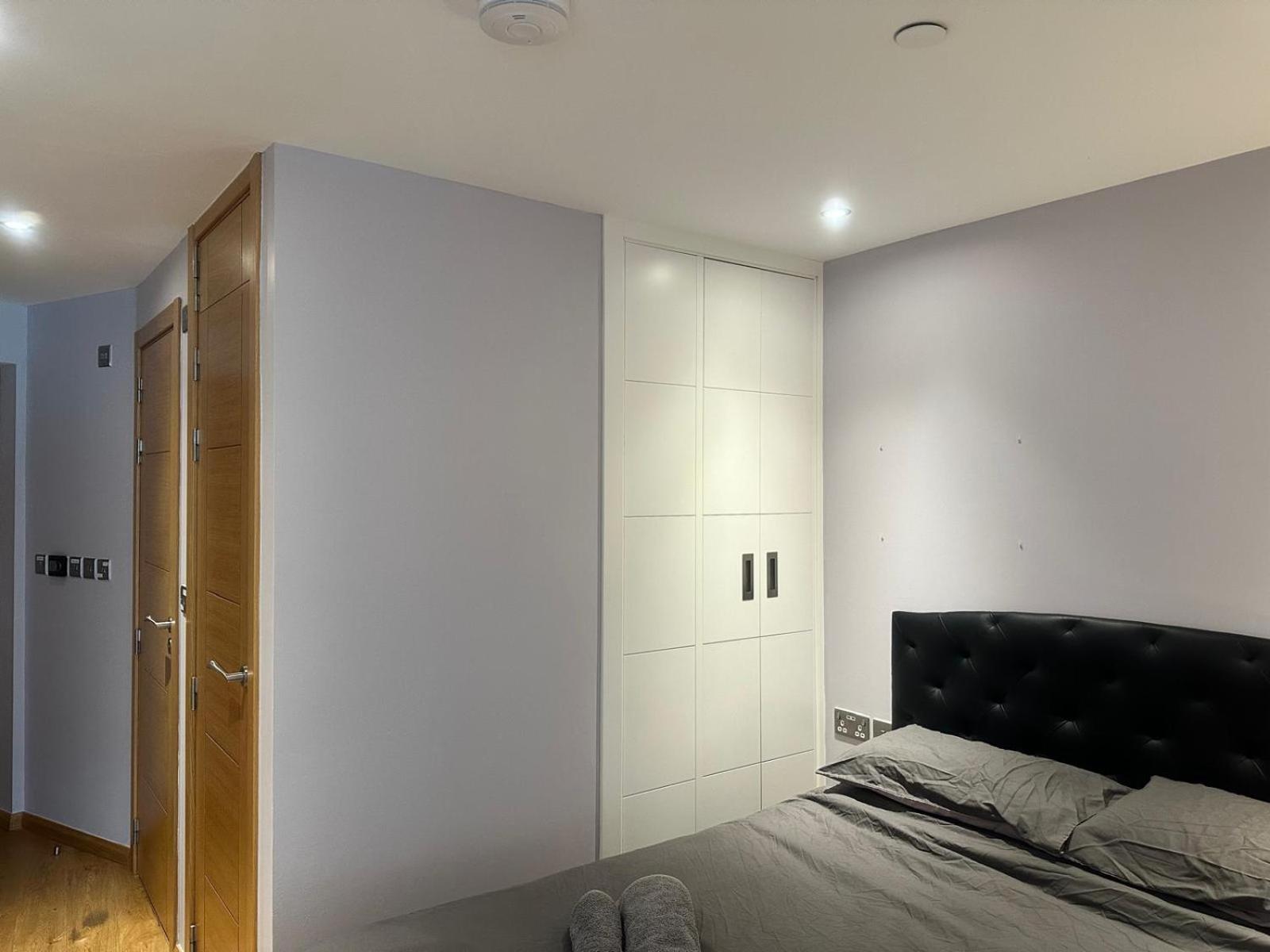 Seaside Serenity Oasis - High Floor - Stunning Views ยิบรอลตาร์ ภายนอก รูปภาพ